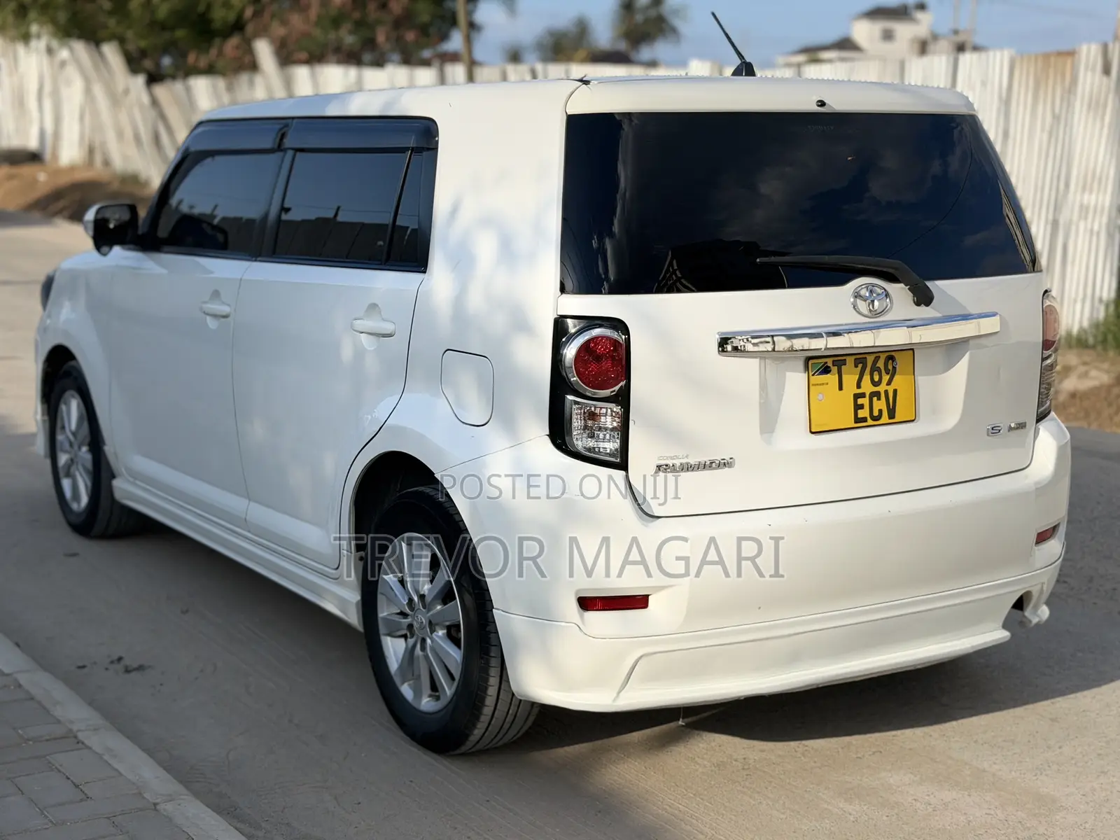 Toyota Corolla Rumion 2010 White
