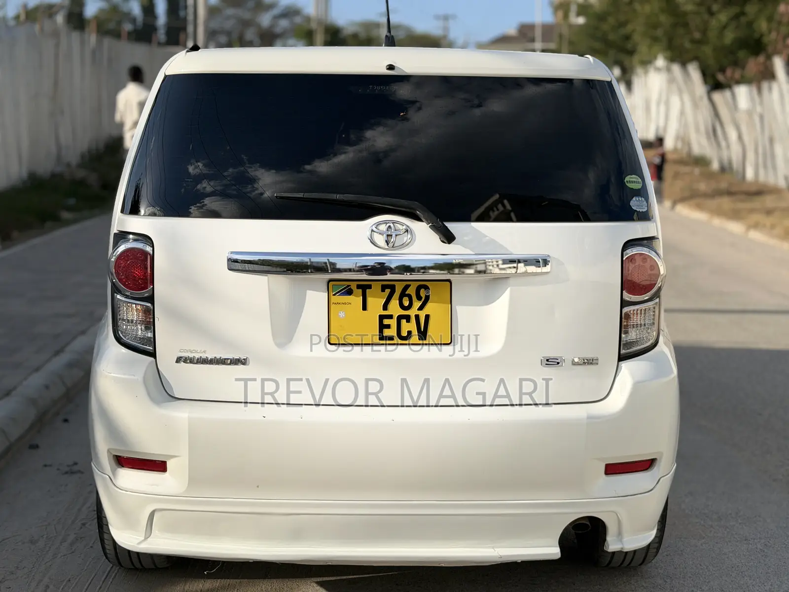 Toyota Corolla Rumion 2010 White