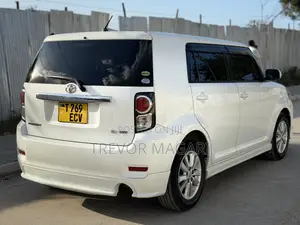 Toyota Corolla Rumion 2010 White
