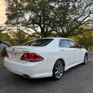 Toyota Crown 2009 White