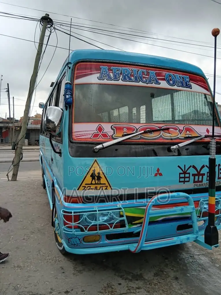 Mitsubishi Fuso Rosa 2004 Blue