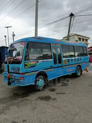 Mitsubishi Fuso Rosa 2004 Blue