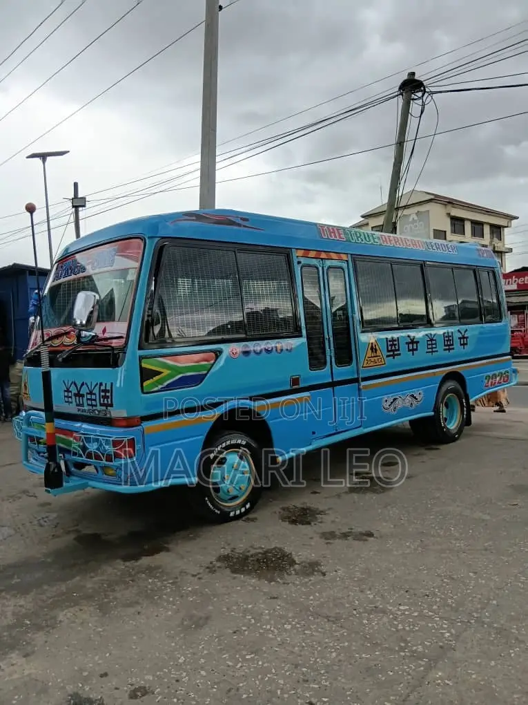 Mitsubishi Fuso Rosa 2004 Blue