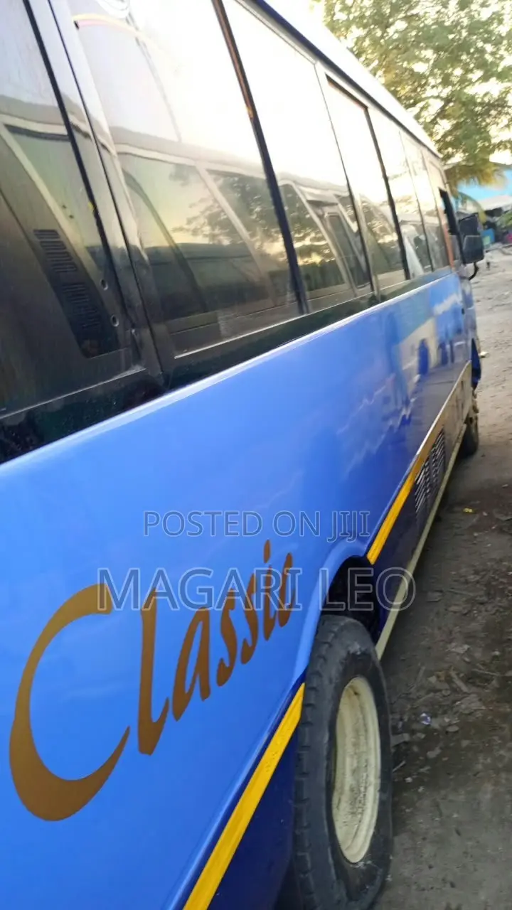 Mitsubishi Fuso Rosa 2004 Blue