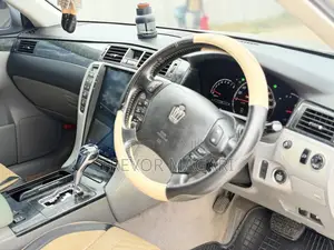 Toyota Crown Royale 2005 Silver
