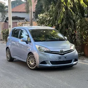 Toyota Ractis 2010 Blue