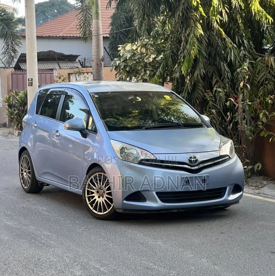 Toyota Ractis 2010 Blue