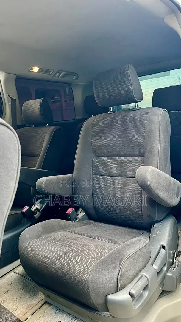 Toyota Alphard 2.4 Petrol FWD 2004 Pearl