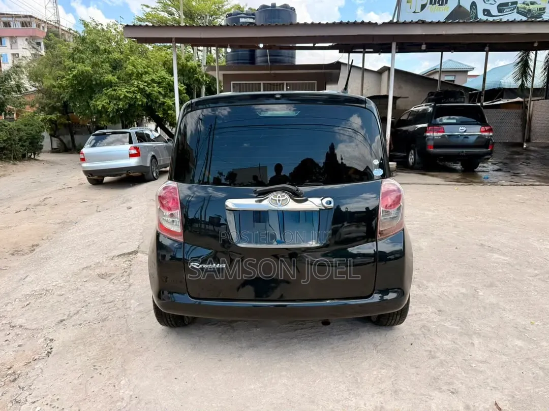 Toyota Ractis 2009 Black