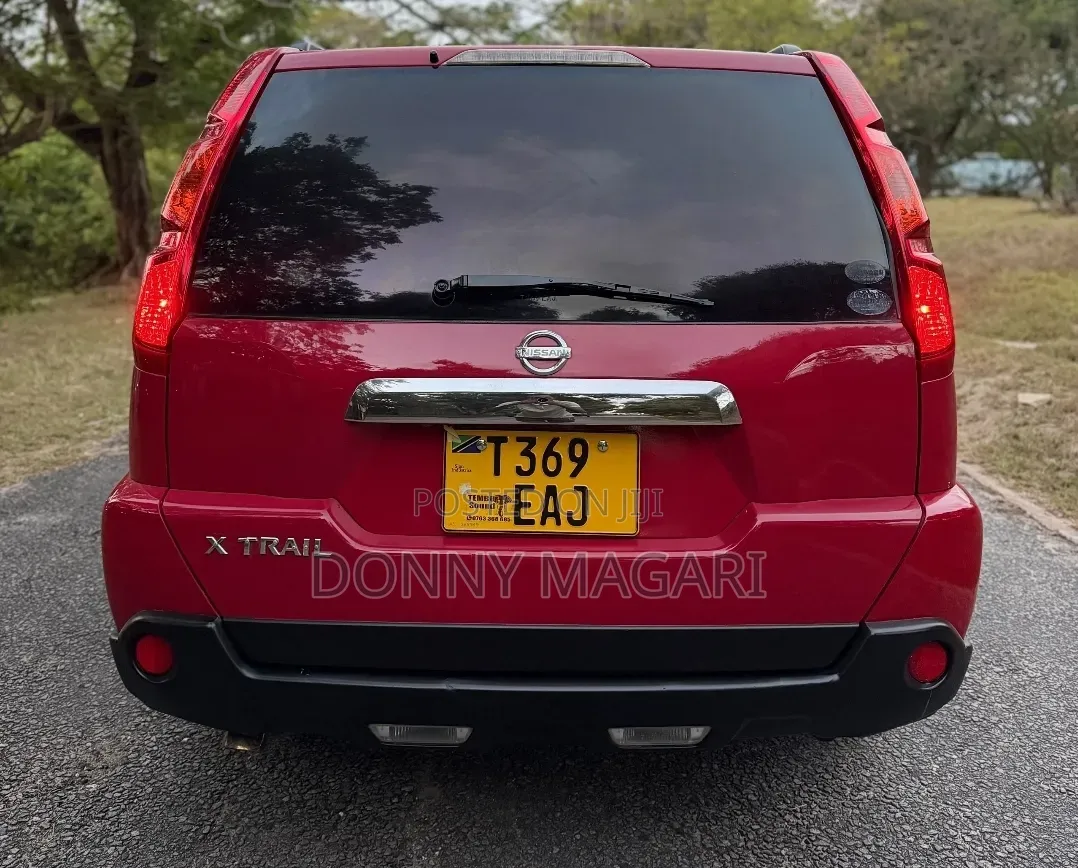 Nissan X-Trail 2010 Red