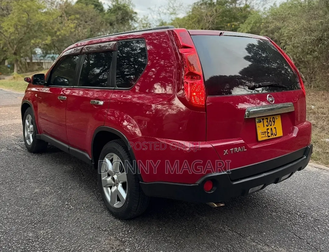 Nissan X-Trail 2010 Red
