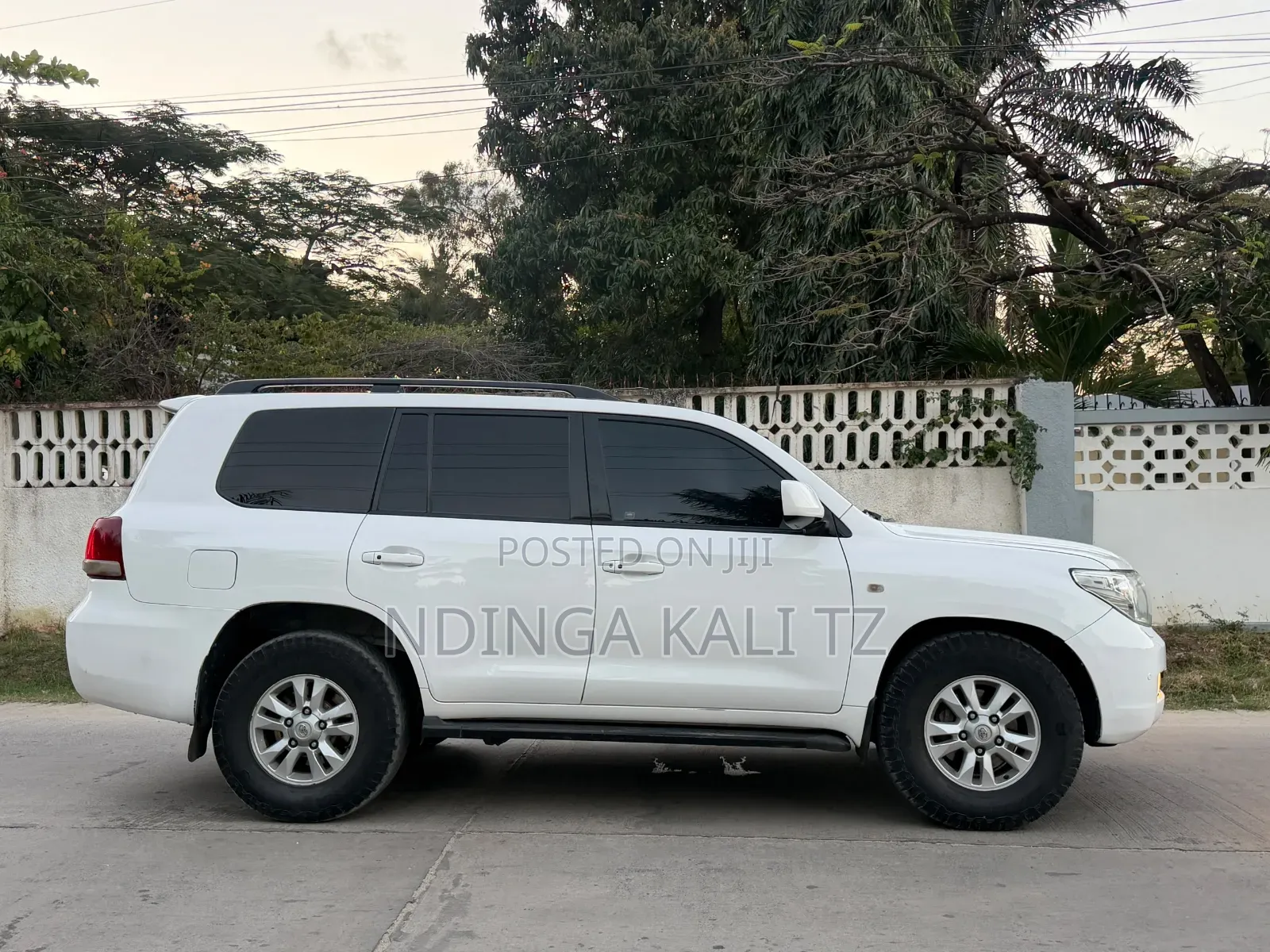 Toyota Land Cruiser 2011 White