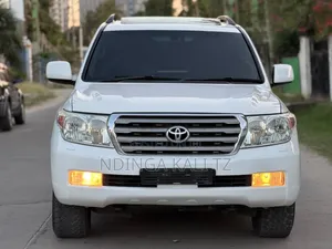 Toyota Land Cruiser 2011 White