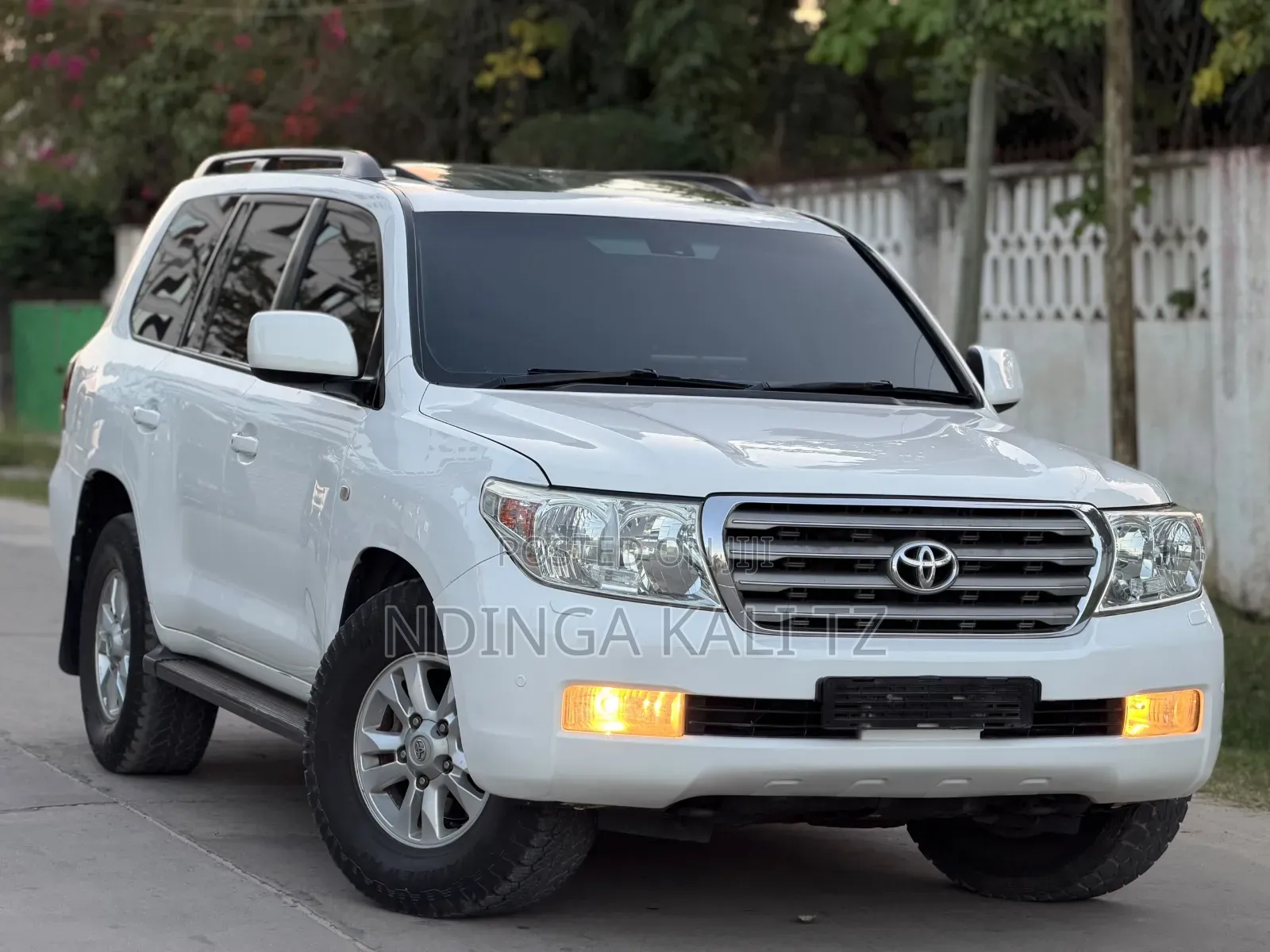Toyota Land Cruiser 2011 White