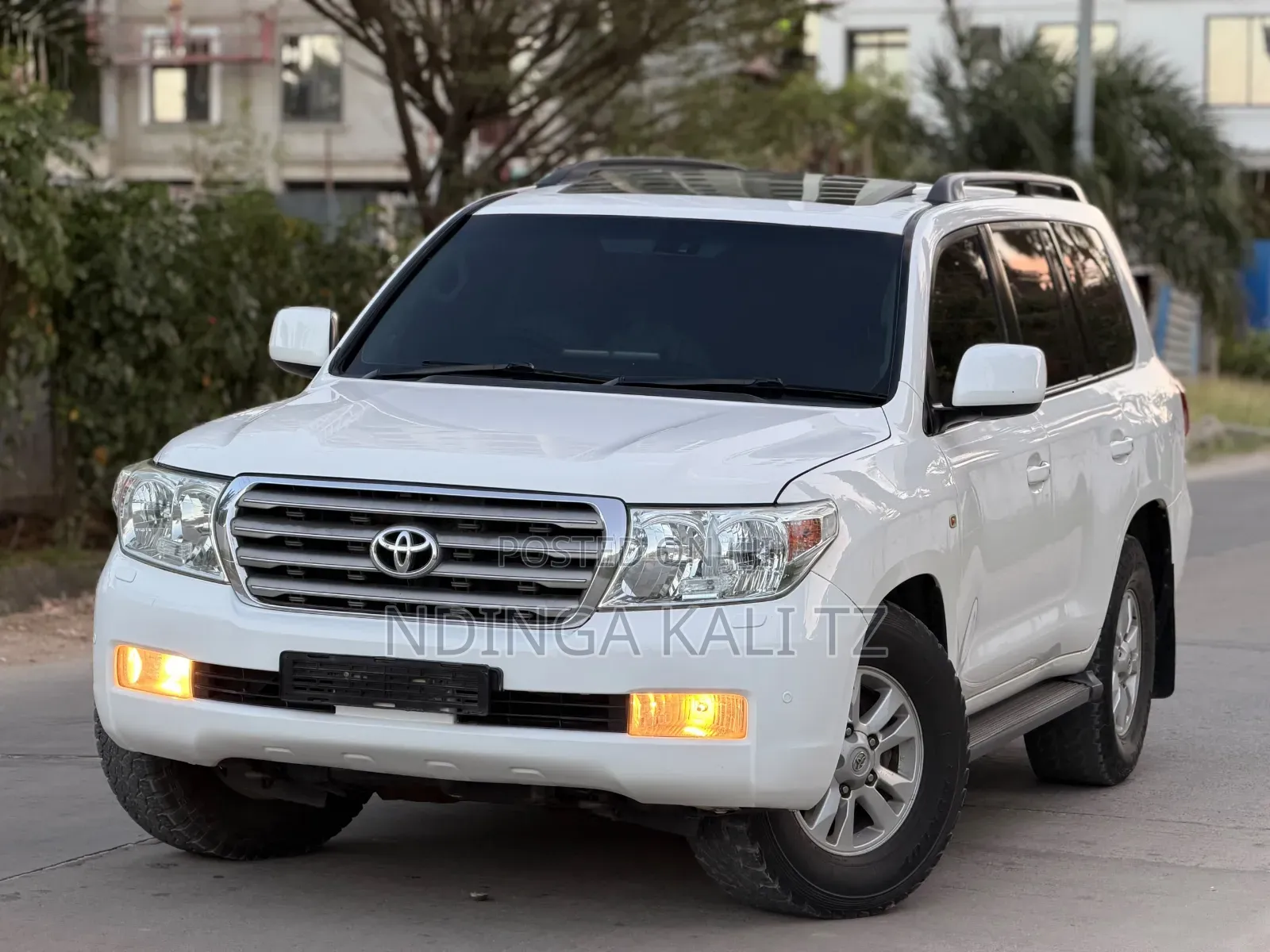 Toyota Land Cruiser 2011 White