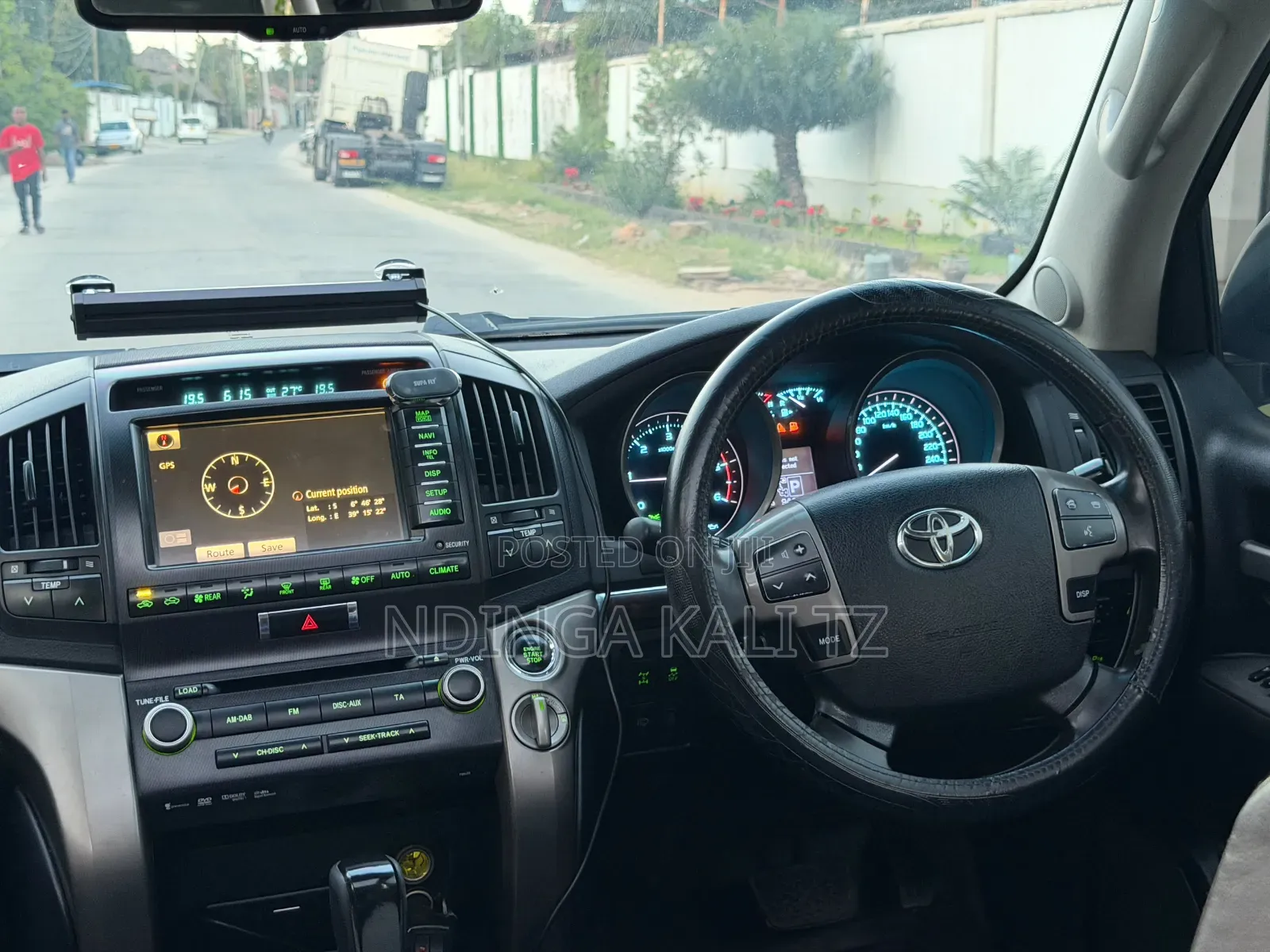 Toyota Land Cruiser 2011 White