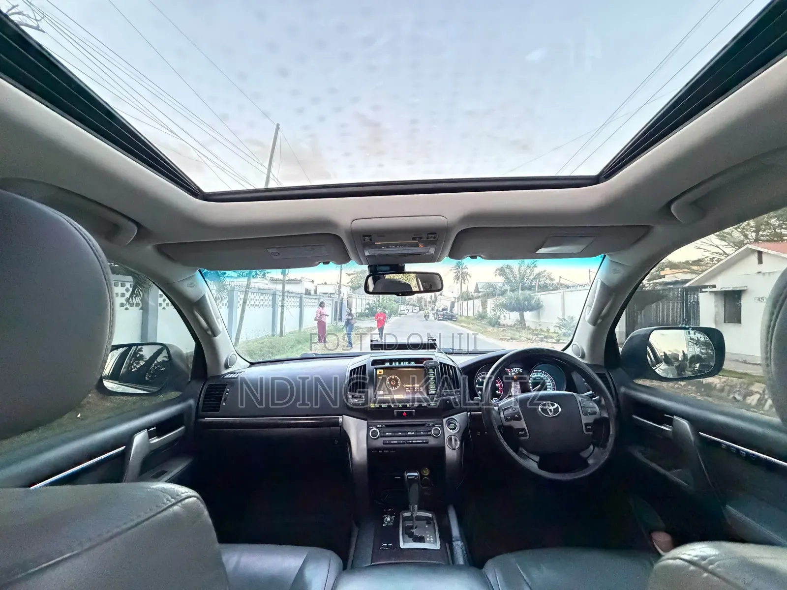 Toyota Land Cruiser 2011 White
