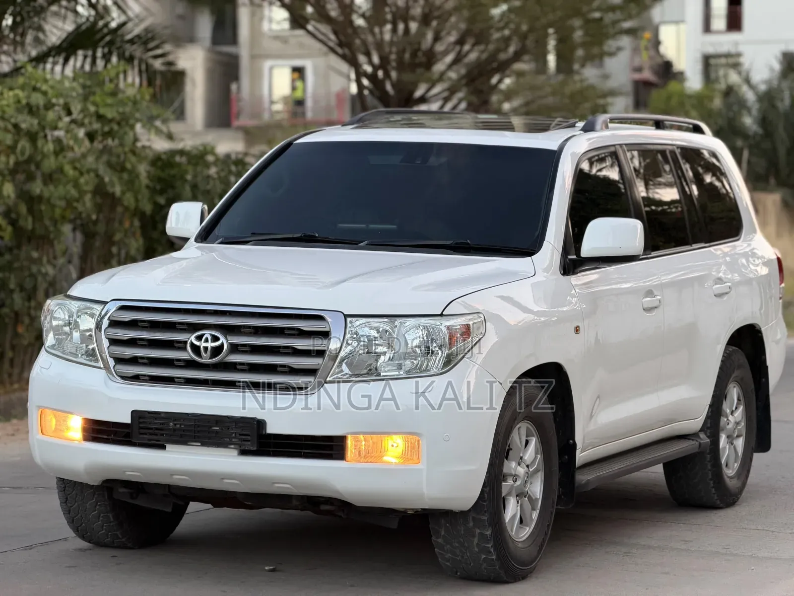 Toyota Land Cruiser 2011 White