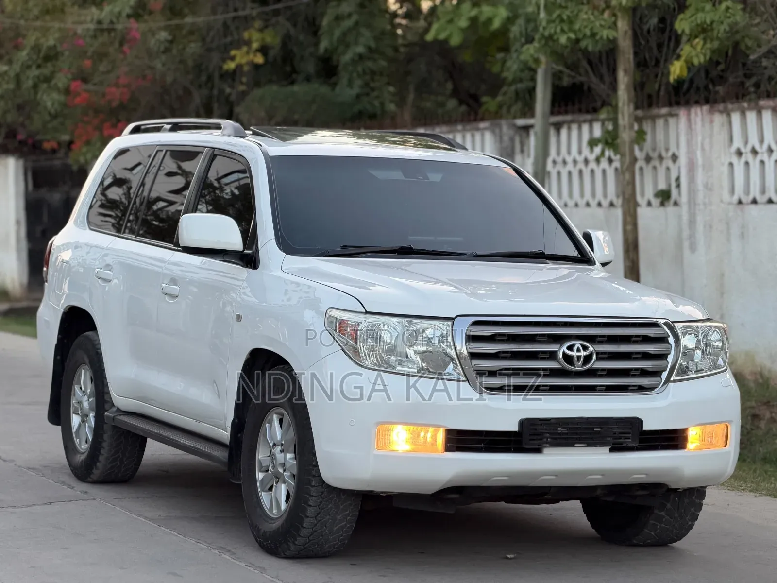 Toyota Land Cruiser 2011 White