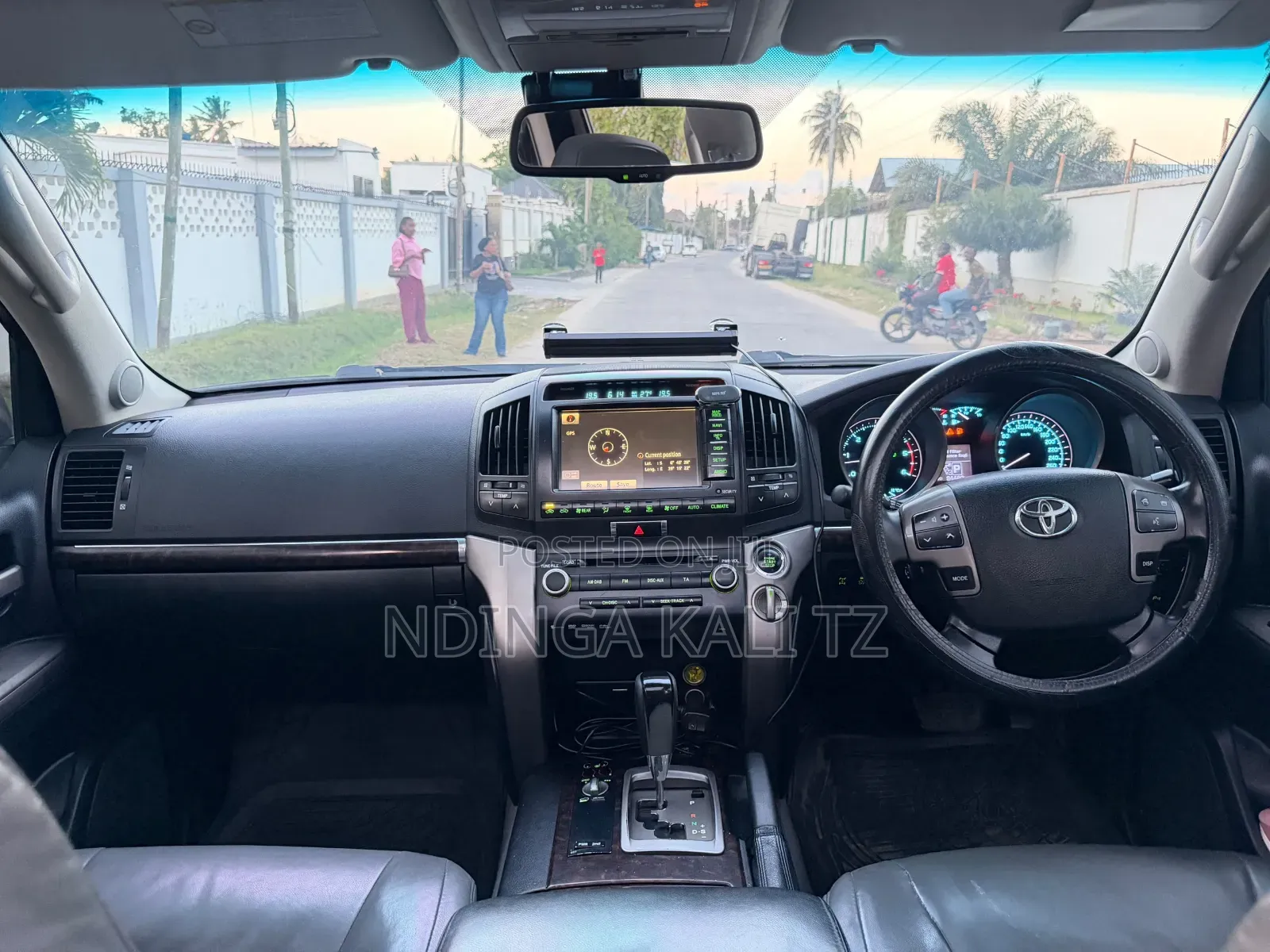 Toyota Land Cruiser 2011 White