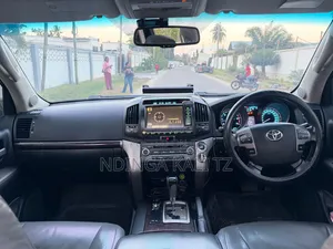 Toyota Land Cruiser 2011 White