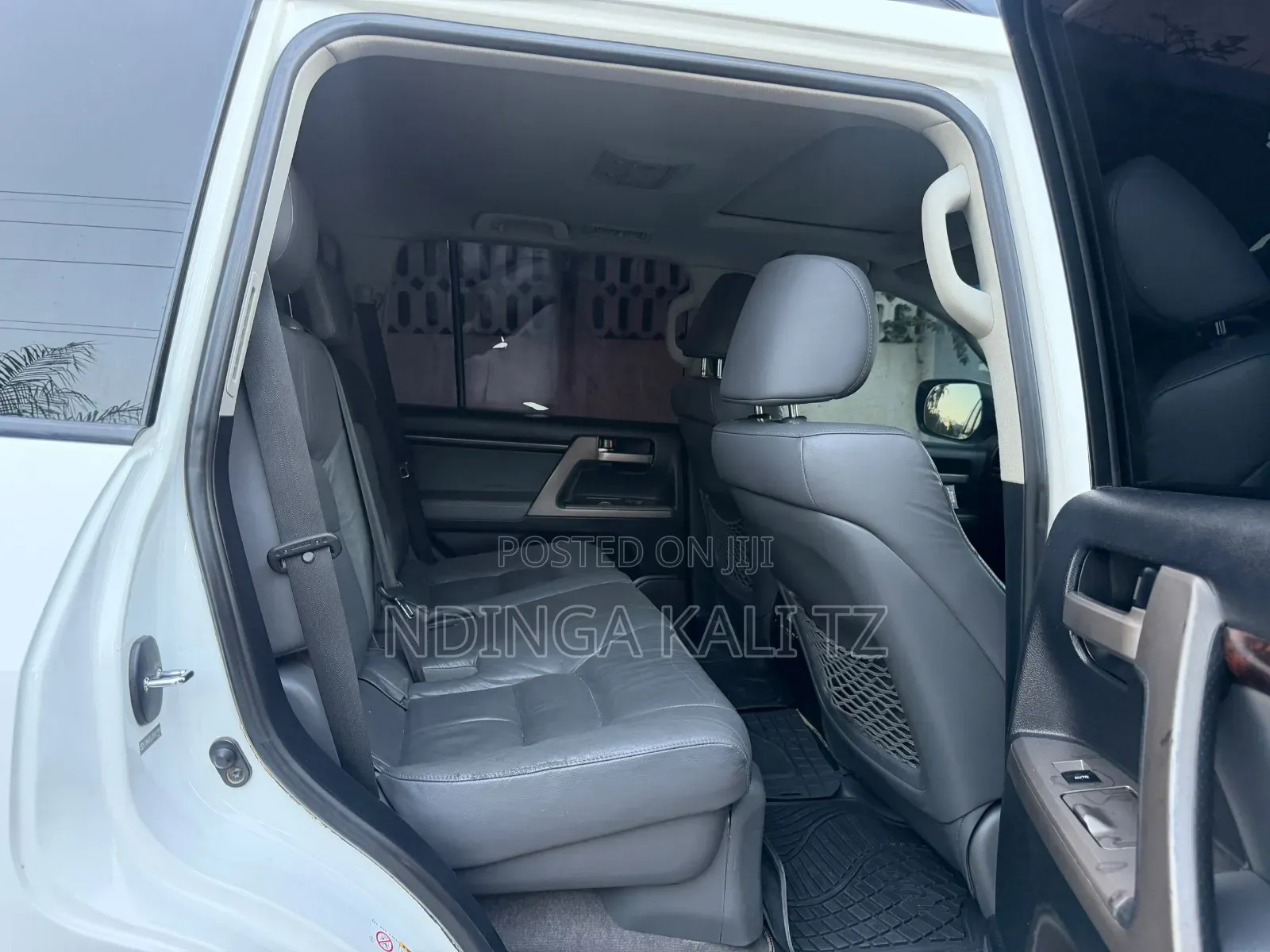 Toyota Land Cruiser 2011 White