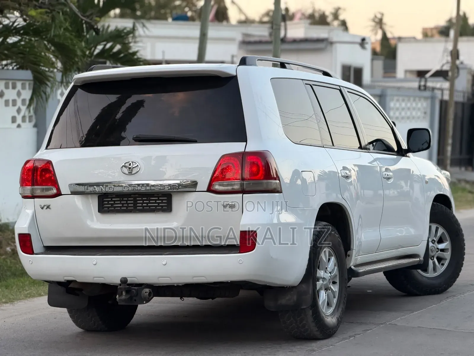 Toyota Land Cruiser 2011 White