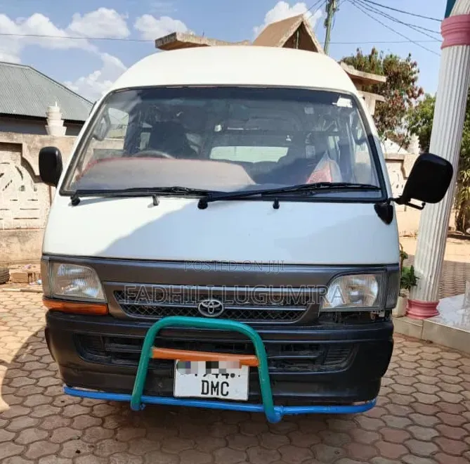 Toyota HiAce 2000 White