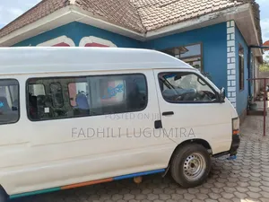 Toyota HiAce 2000 White