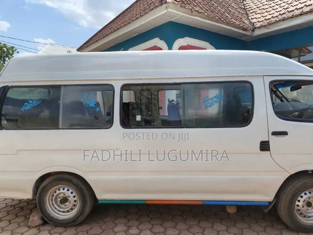 Toyota HiAce 2000 White