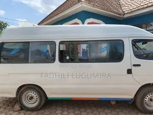 Toyota HiAce 2000 White