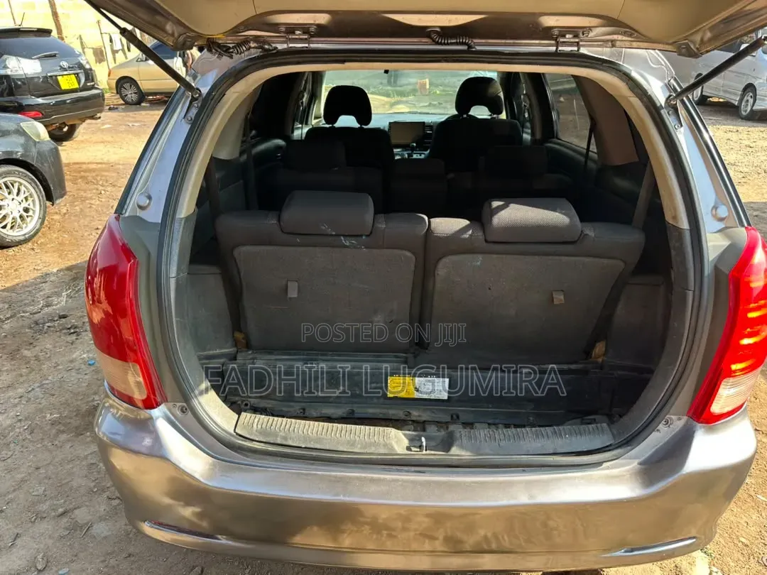 Toyota Wish 2004 Beige