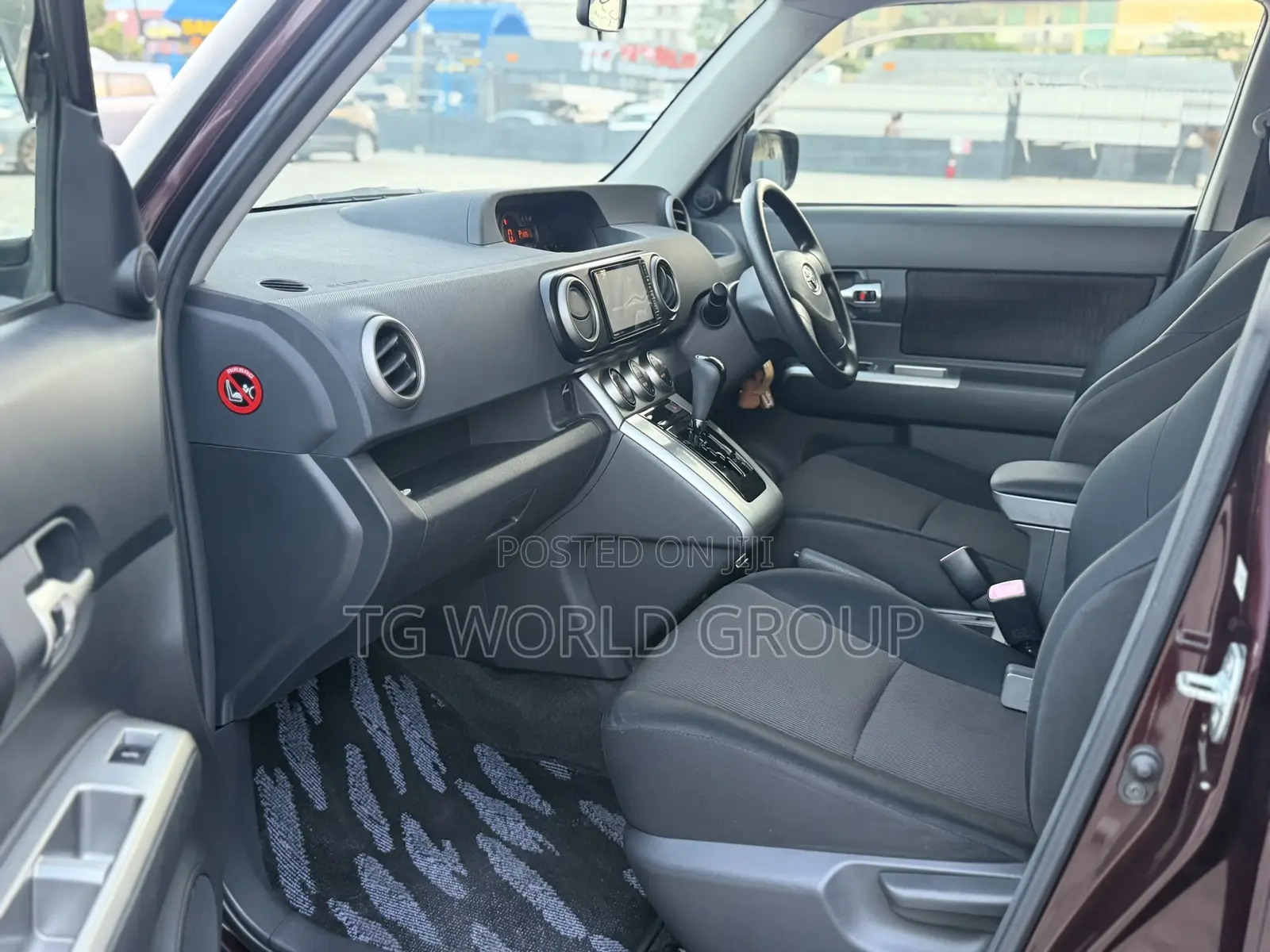 Toyota Corolla Rumion Hatchback 1.5 FWD 2011 Black