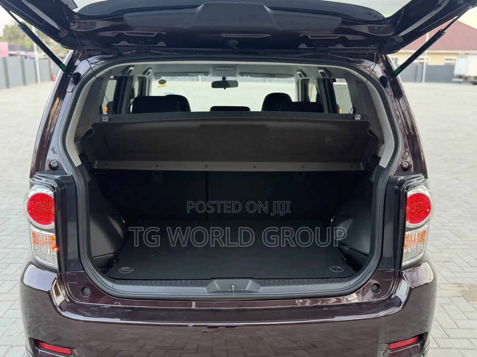 Toyota Corolla Rumion Hatchback 1.5 FWD 2011 Black