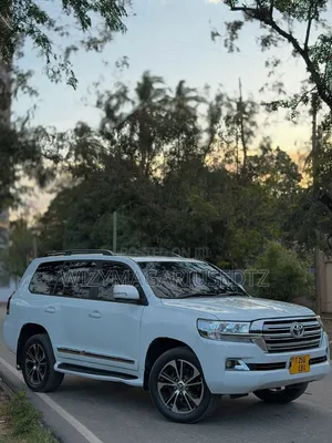 Toyota Land Cruiser 2015 Off white