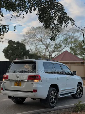 Toyota Land Cruiser 2015 Off white
