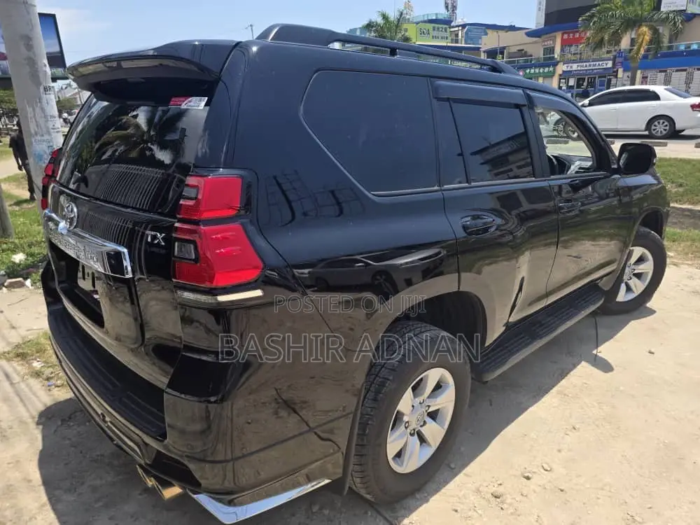 Toyota Land Cruiser Prado 2.7 2023 Black