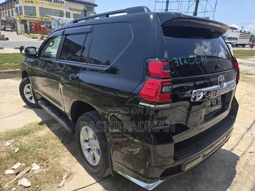 Toyota Land Cruiser Prado 2.7 2023 Black