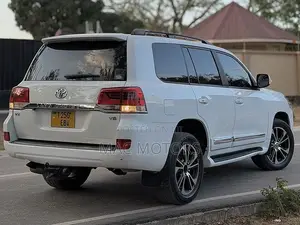 Toyota Land Cruiser 2014 White