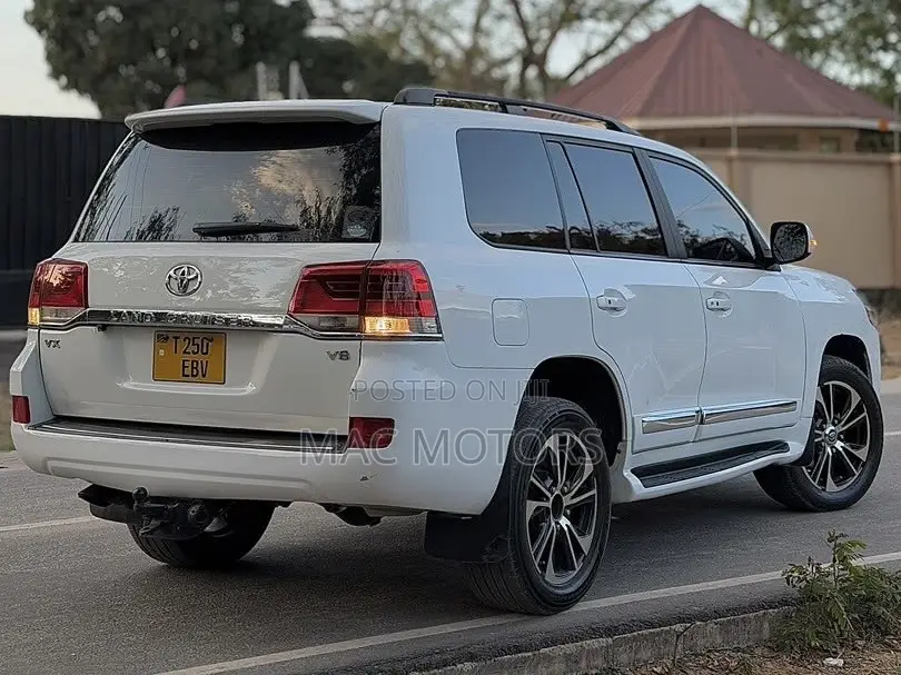 Toyota Land Cruiser 2014 White