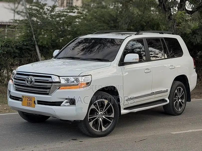 Toyota Land Cruiser 2014 White