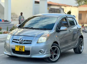Toyota Vitz 2006 Silver