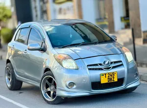 Toyota Vitz 2006 Silver