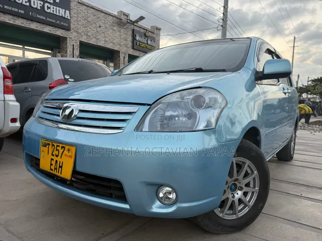 Toyota Raum 2004 Blue