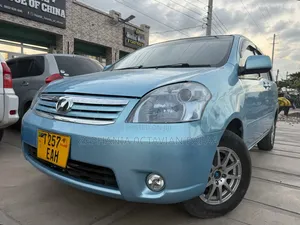 Toyota Raum 2004 Blue