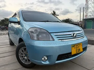 Toyota Raum 2004 Blue