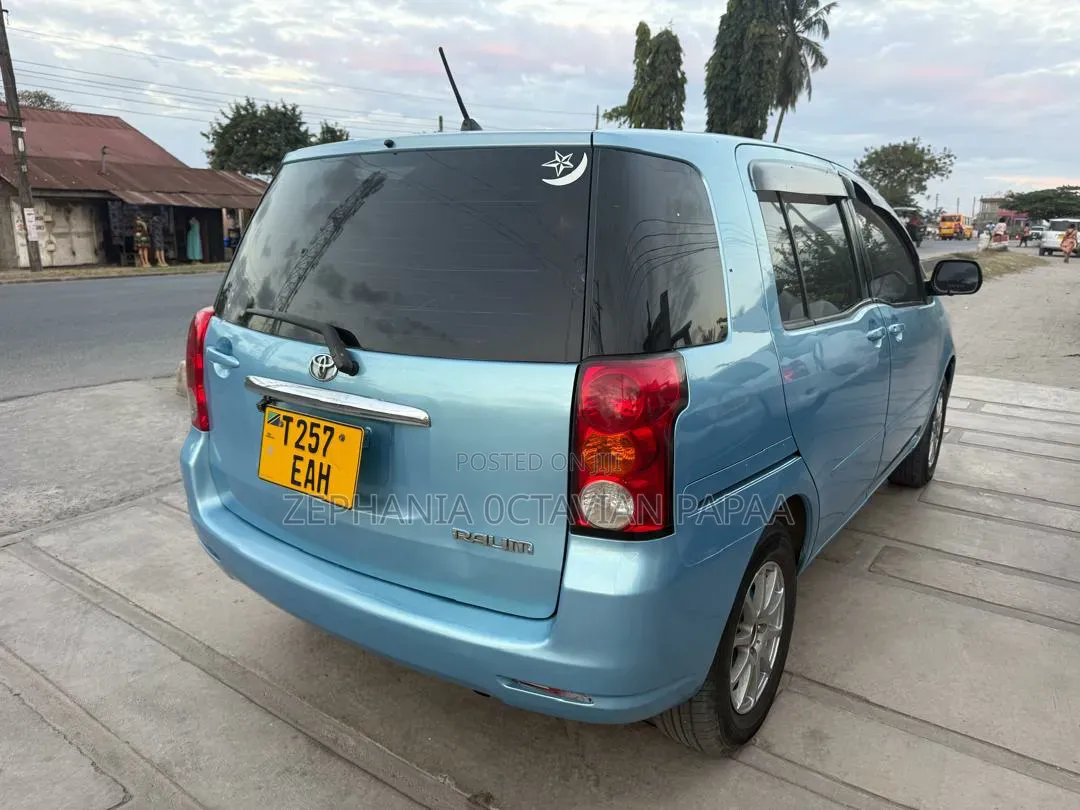 Toyota Raum 2004 Blue