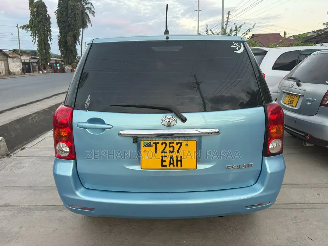 Toyota Raum 2004 Blue