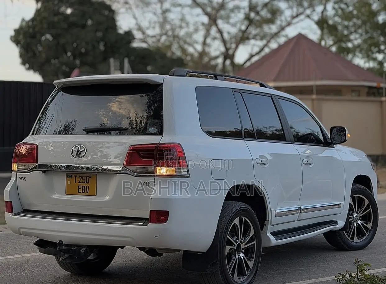 Toyota Land Cruiser 2014 White