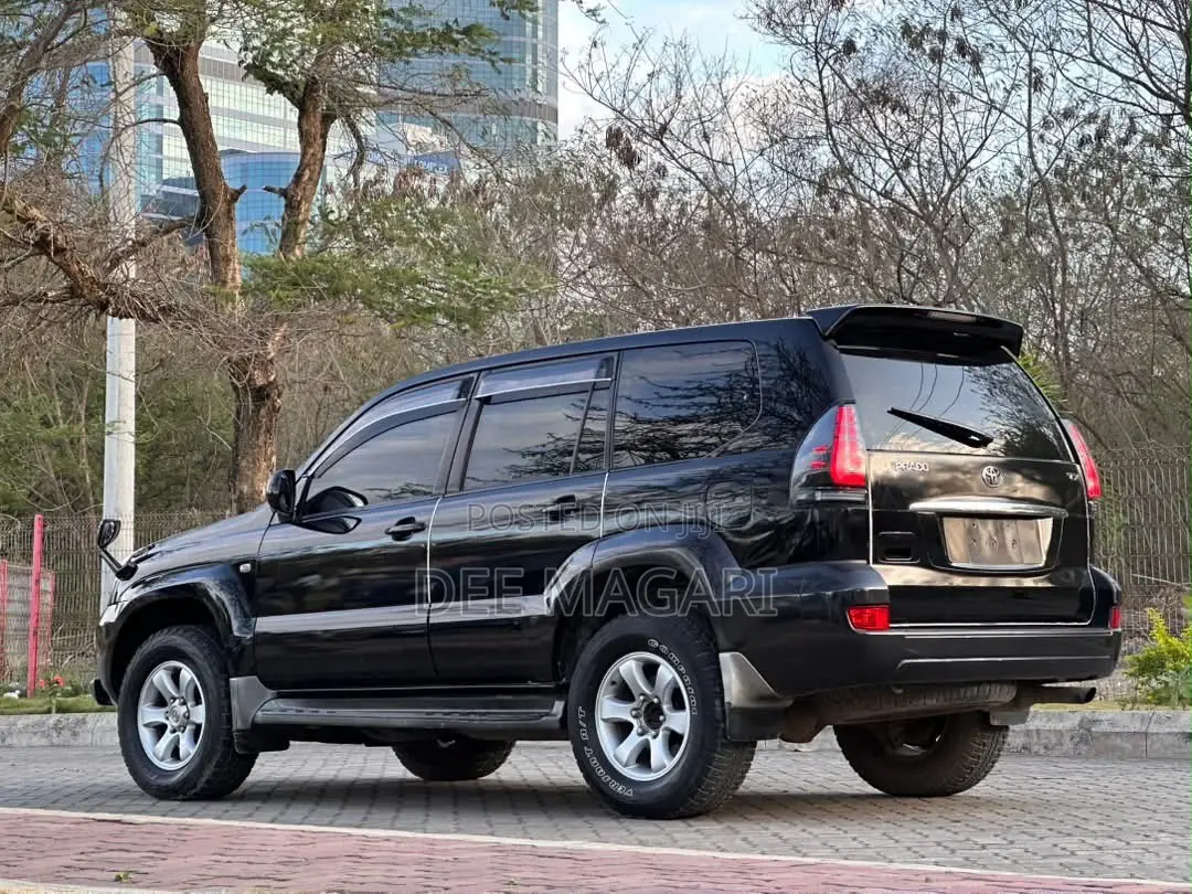 Toyota Land Cruiser Prado 2004 Black